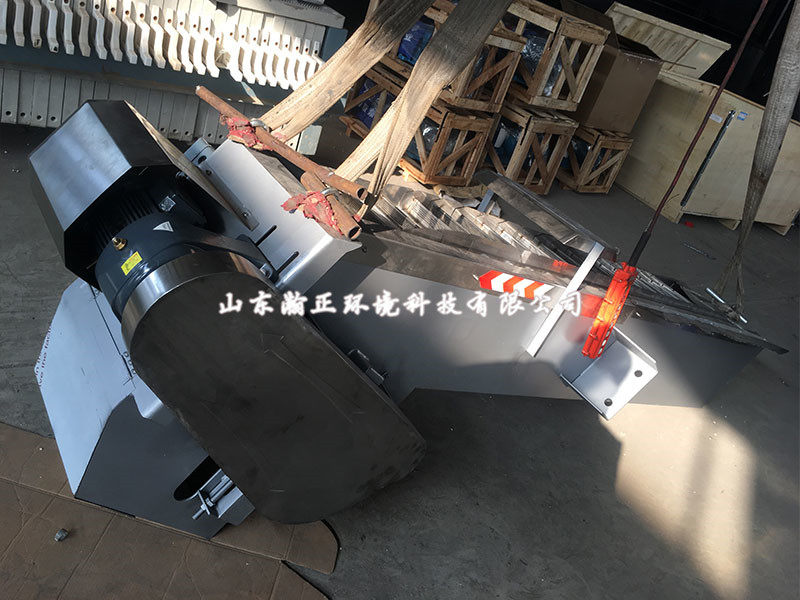 回轉(zhuǎn)式格柵除污機(jī)